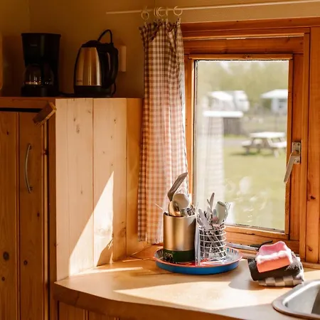 Kemp De La Rue Pipowagens